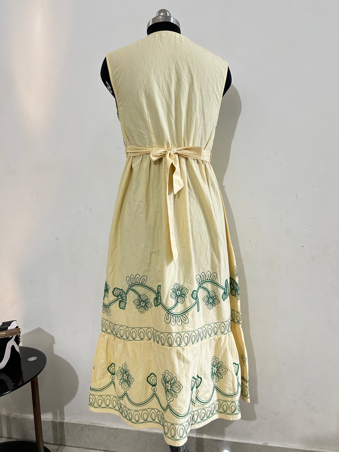 Cotton dress with green embroidery