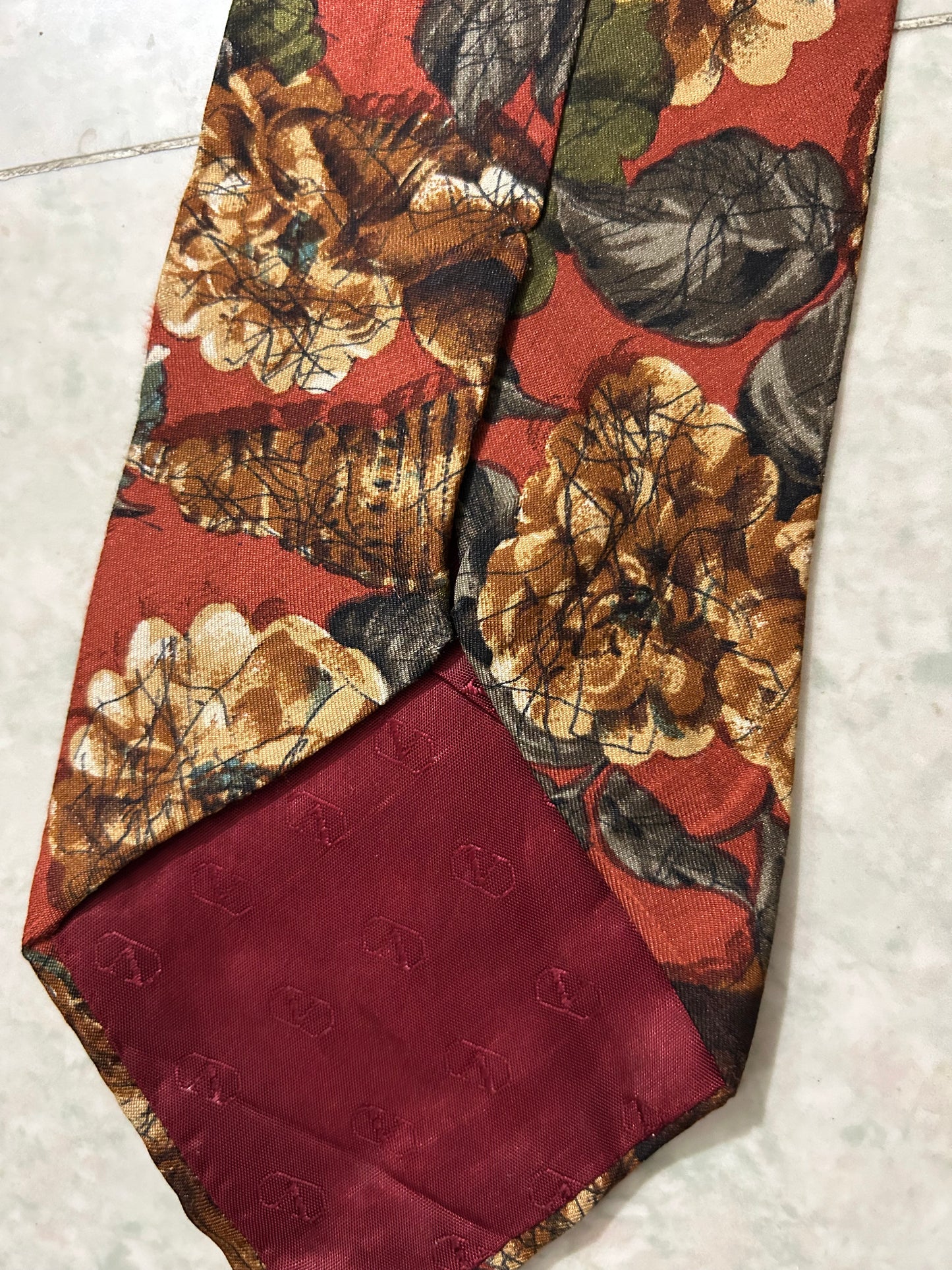 Valentino Shells & Flower Tie