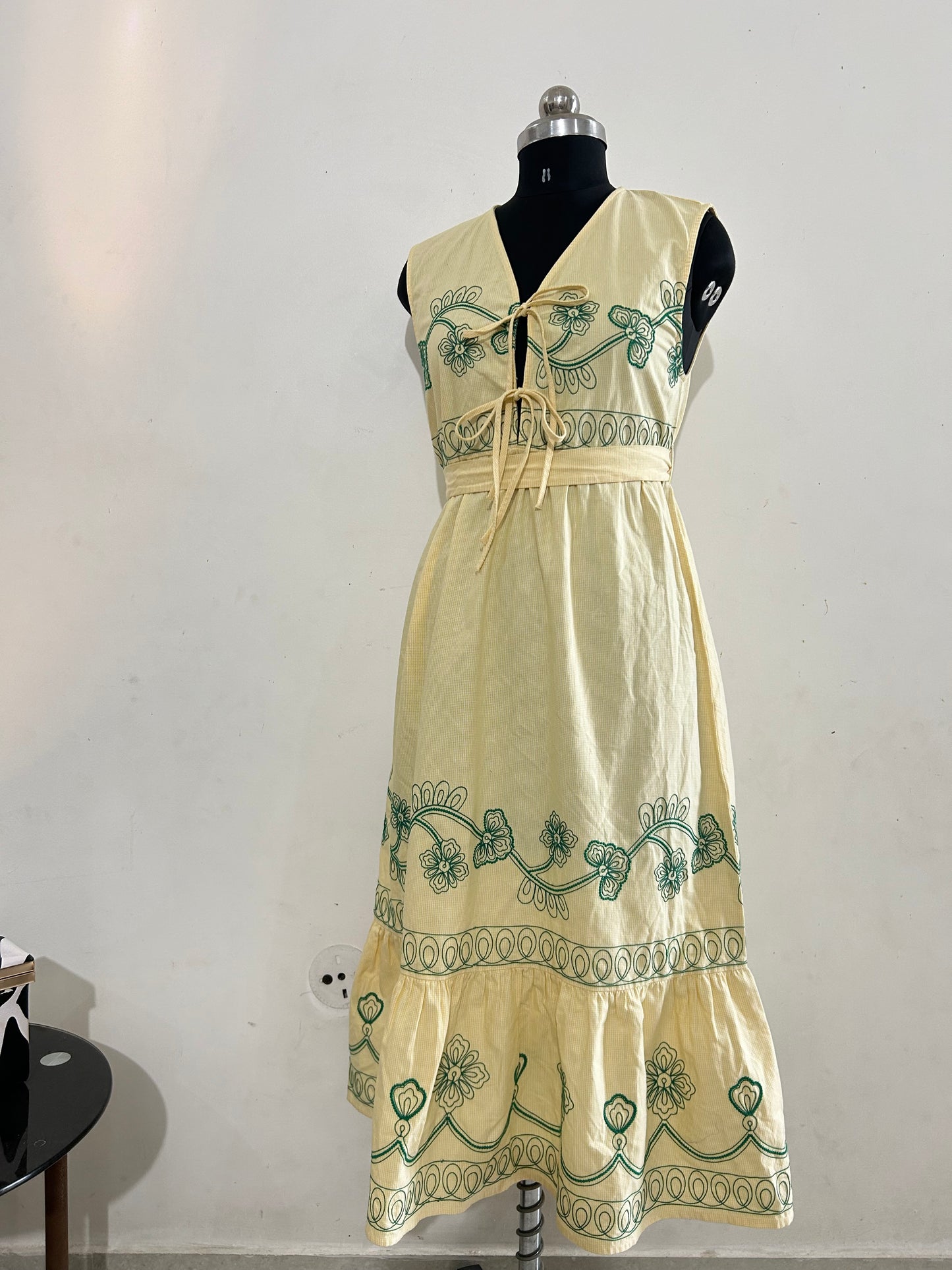 Cotton dress with green embroidery