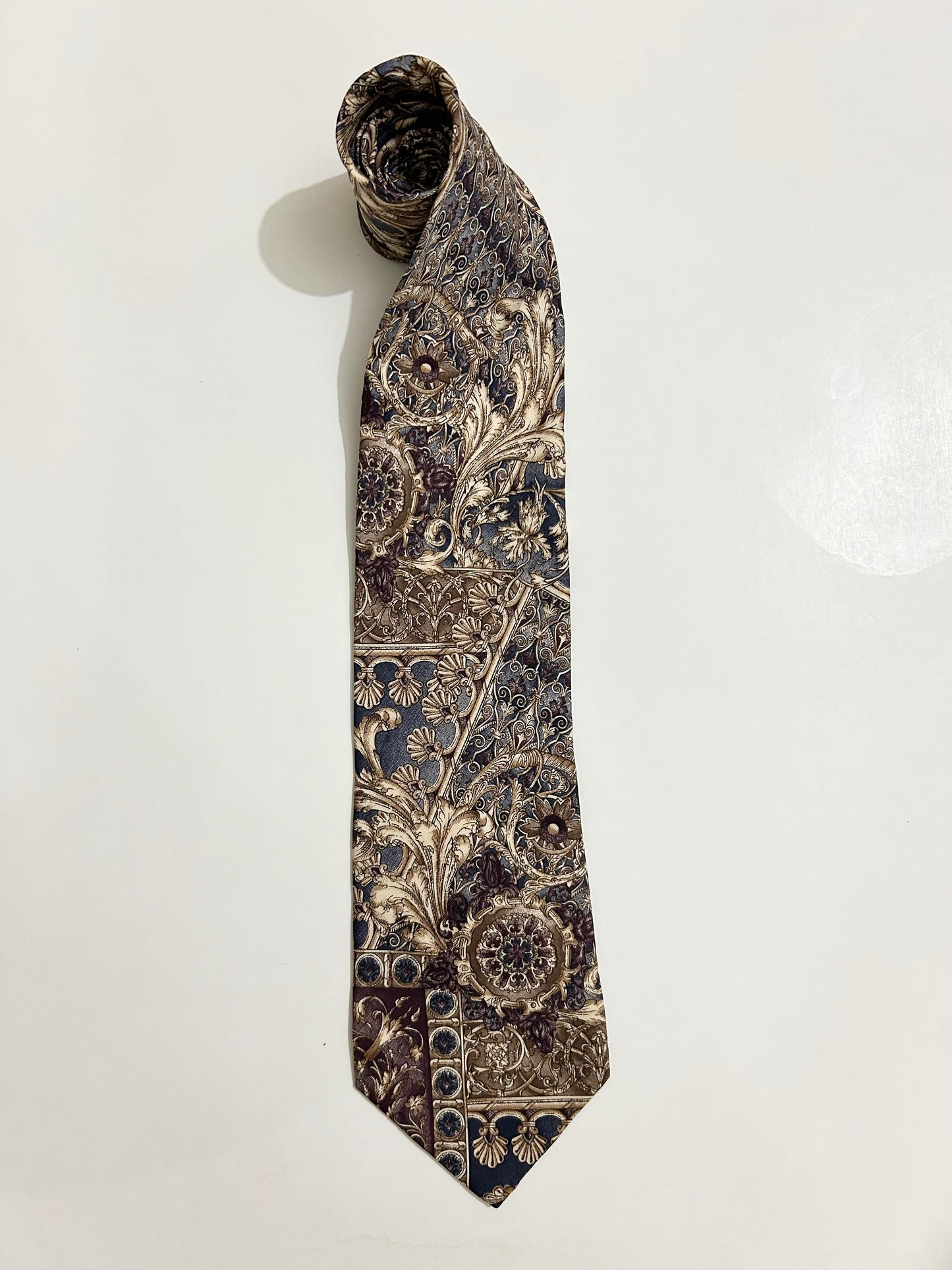 Vintage Victoria Tie