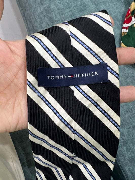 Tommy Hil figure Tie