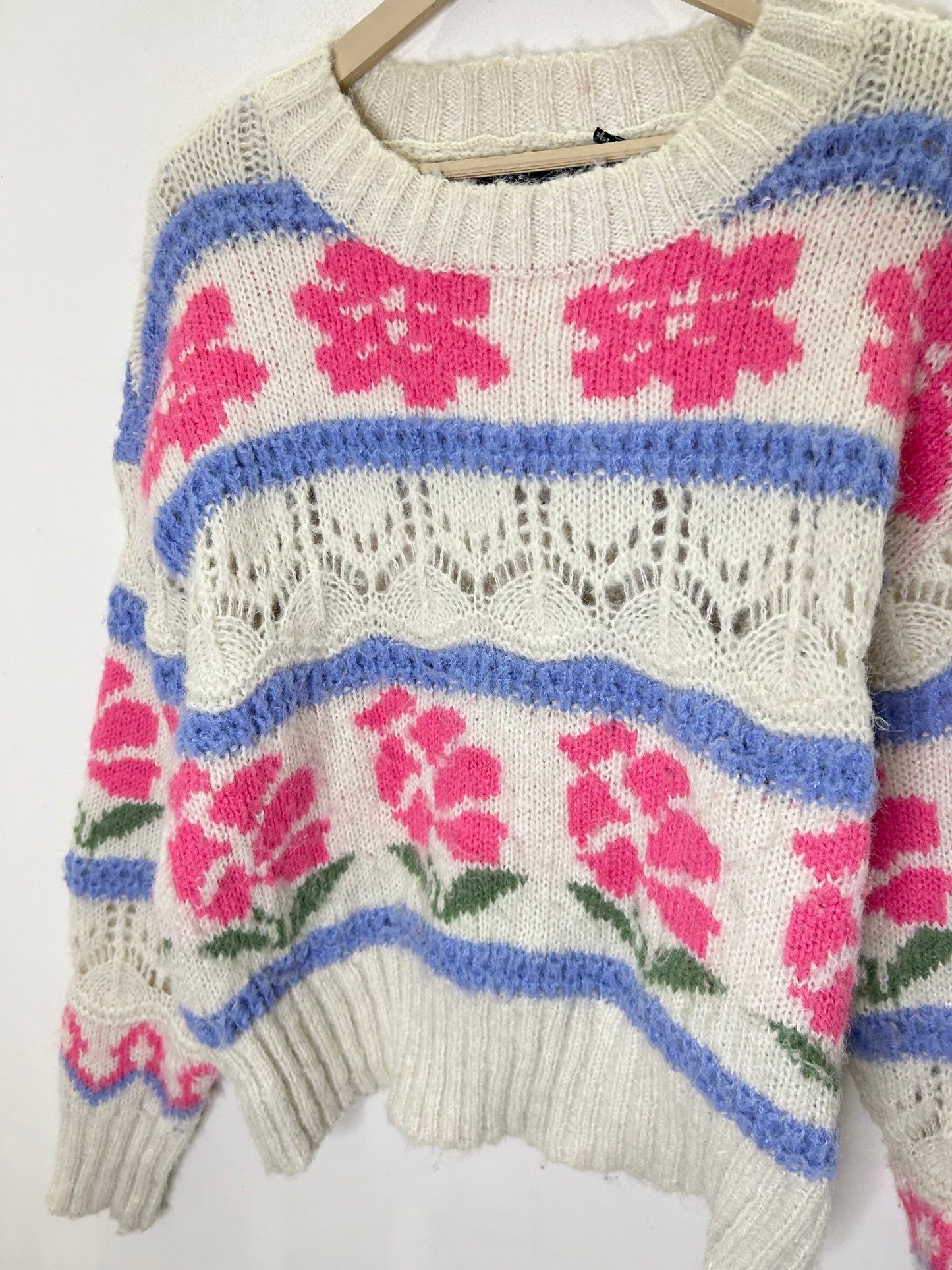 V ERO MODA Floral Sweater