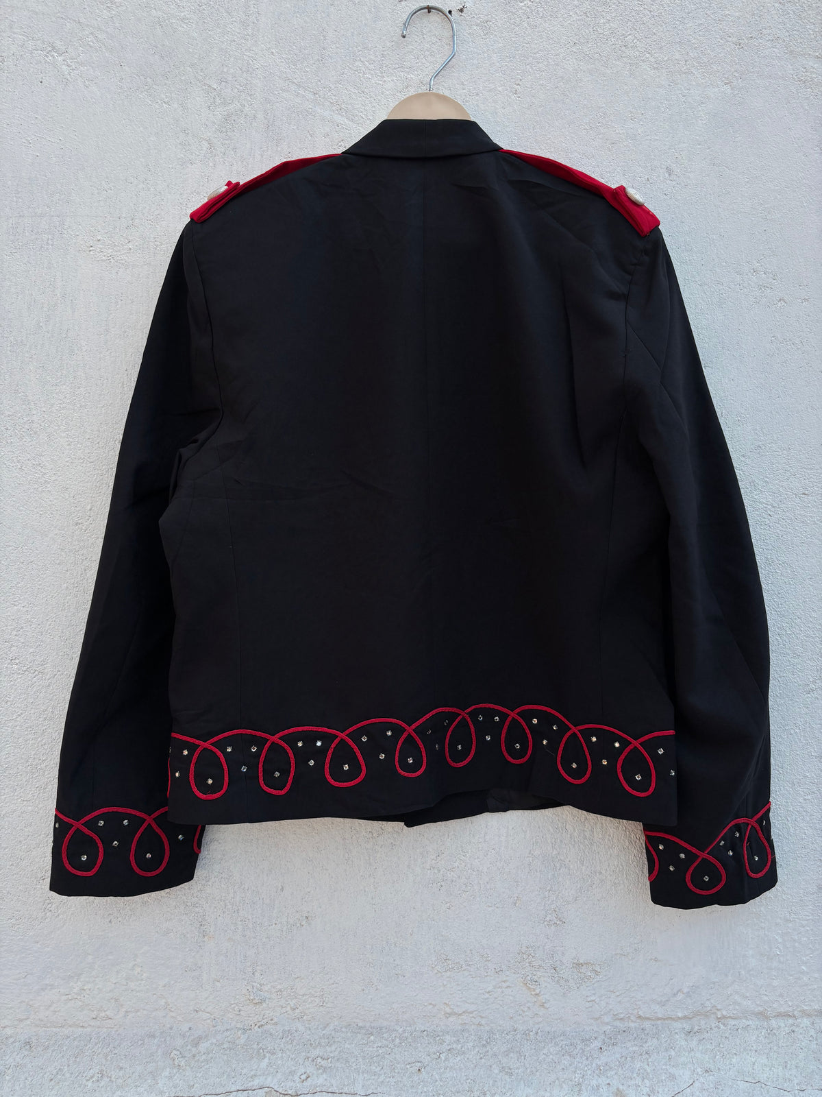 Black Detailed Blazer: 40”