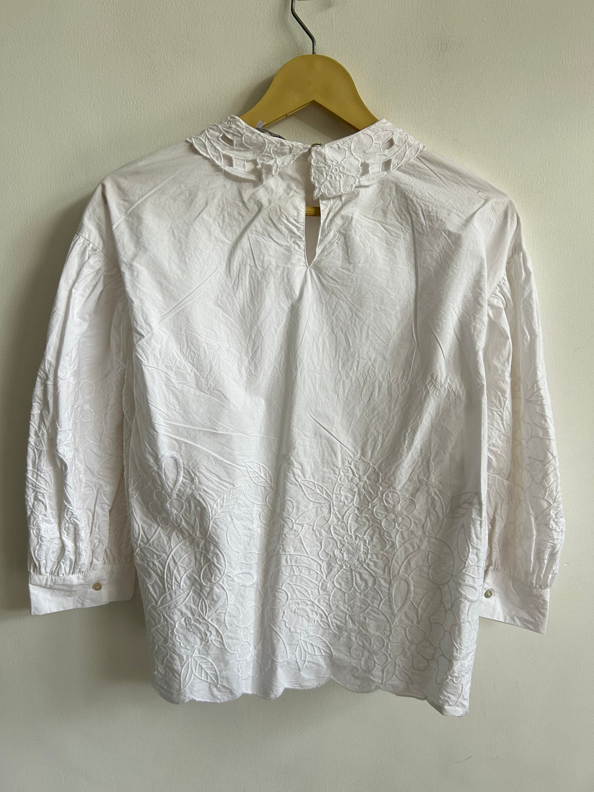 White Cotton Top: 36”