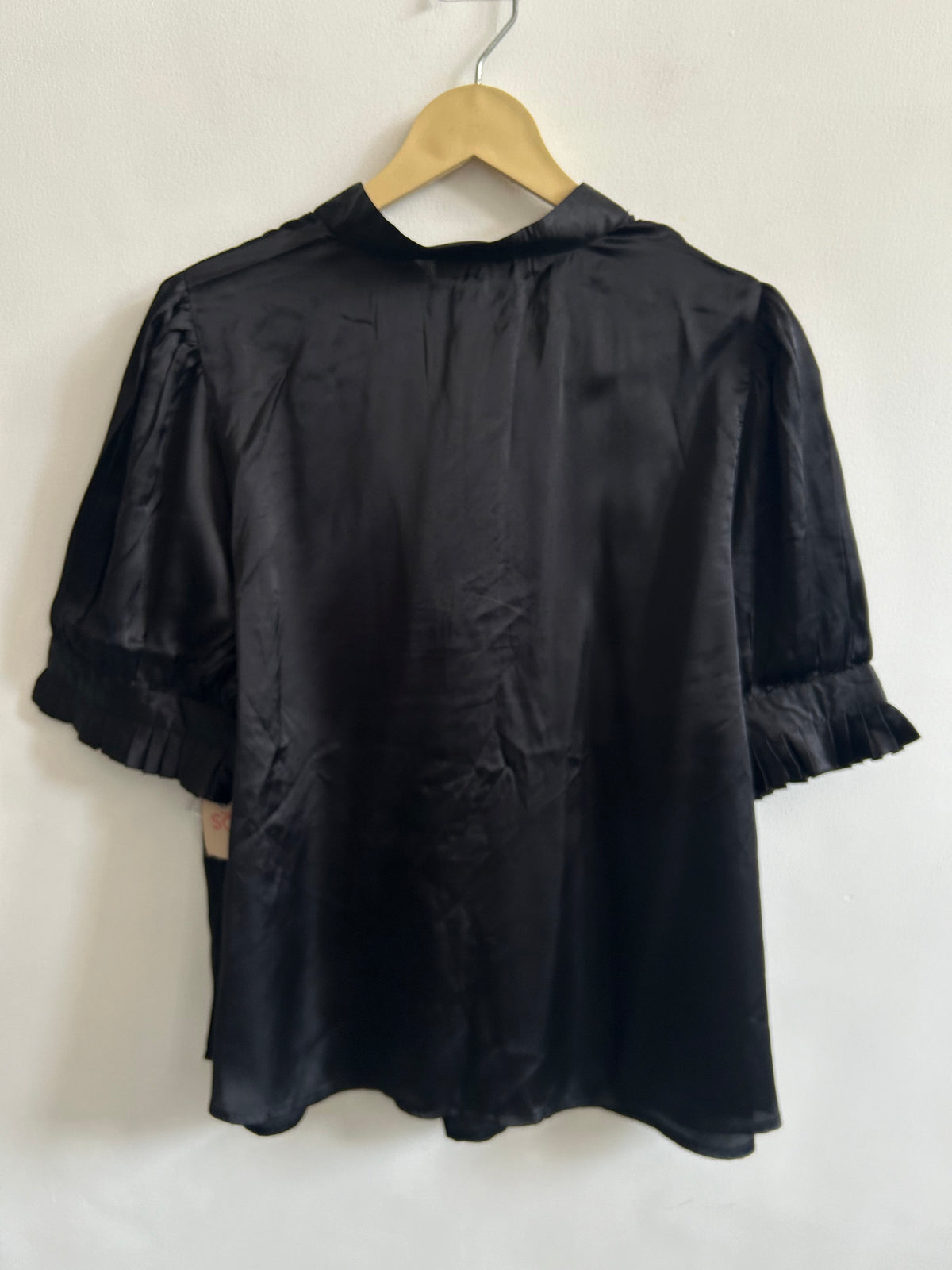 Bow Black Top:46”