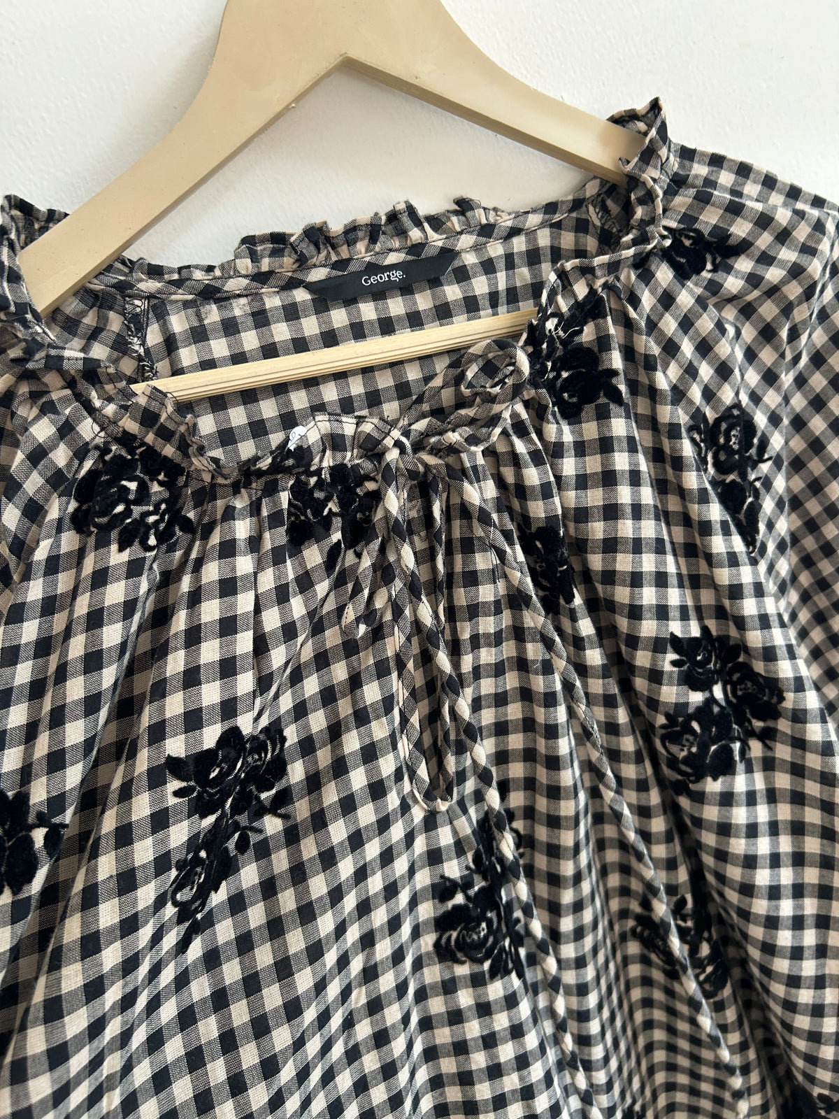 Grid B&W Top: 52”