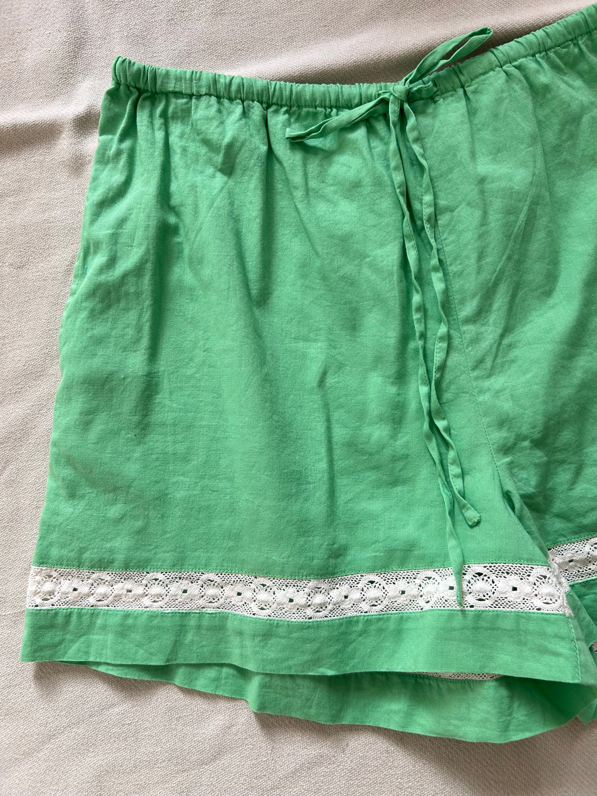 Green Lace Cotton Shorts: 34”