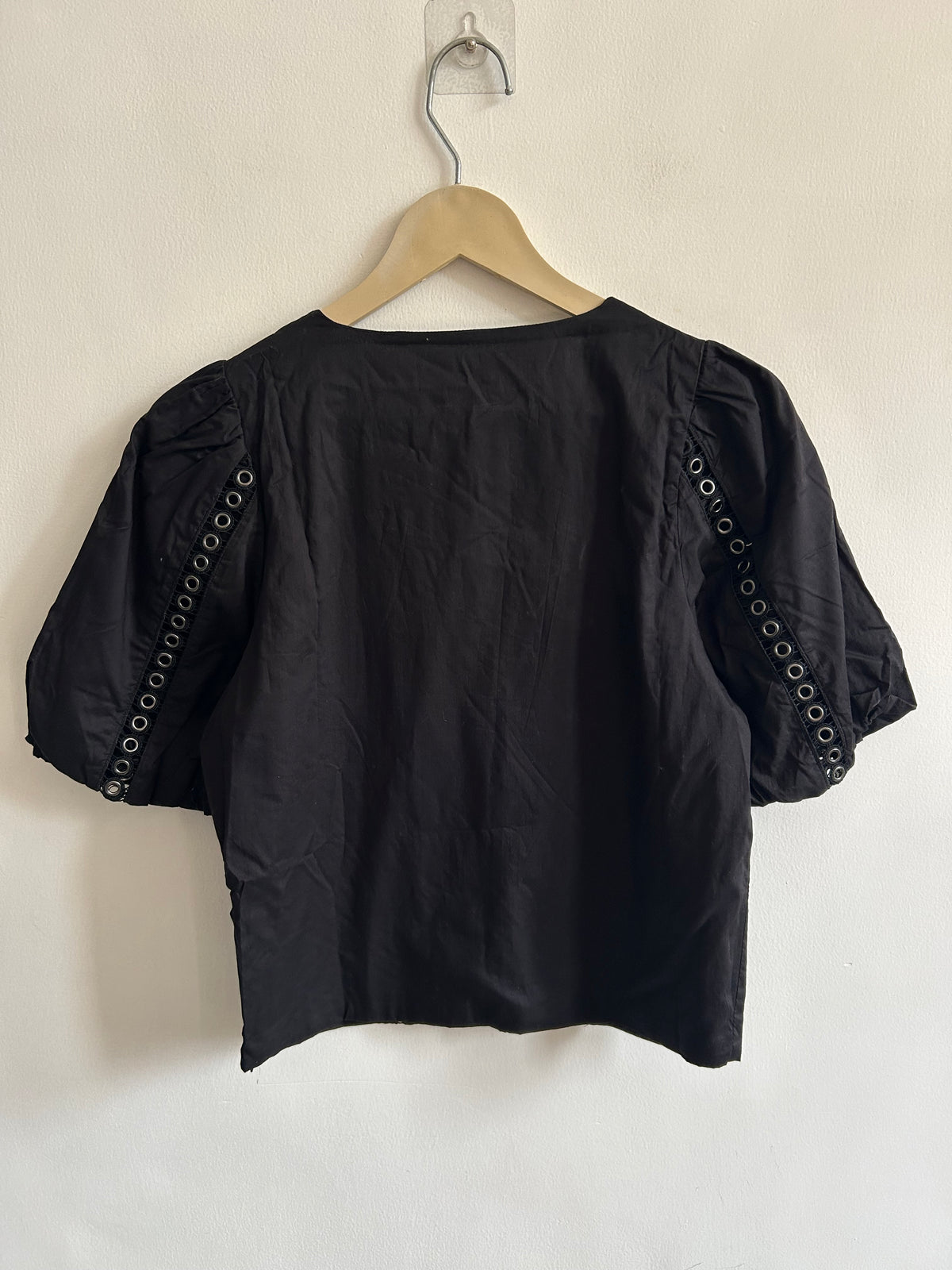 Black Metal Eyelet Top: 36”