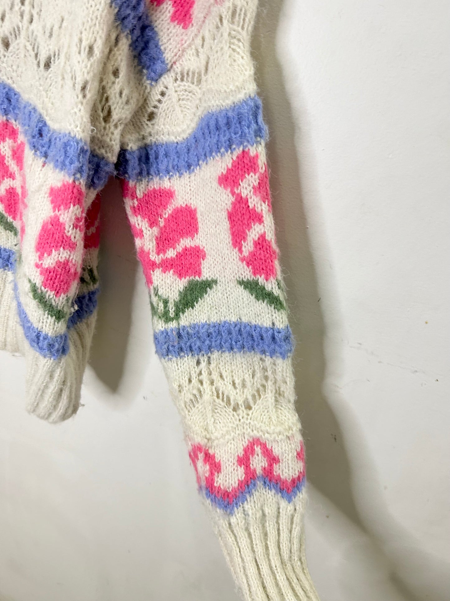 V ERO MODA Floral Sweater