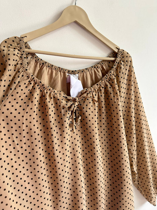 Beige Polka dot Top:48”