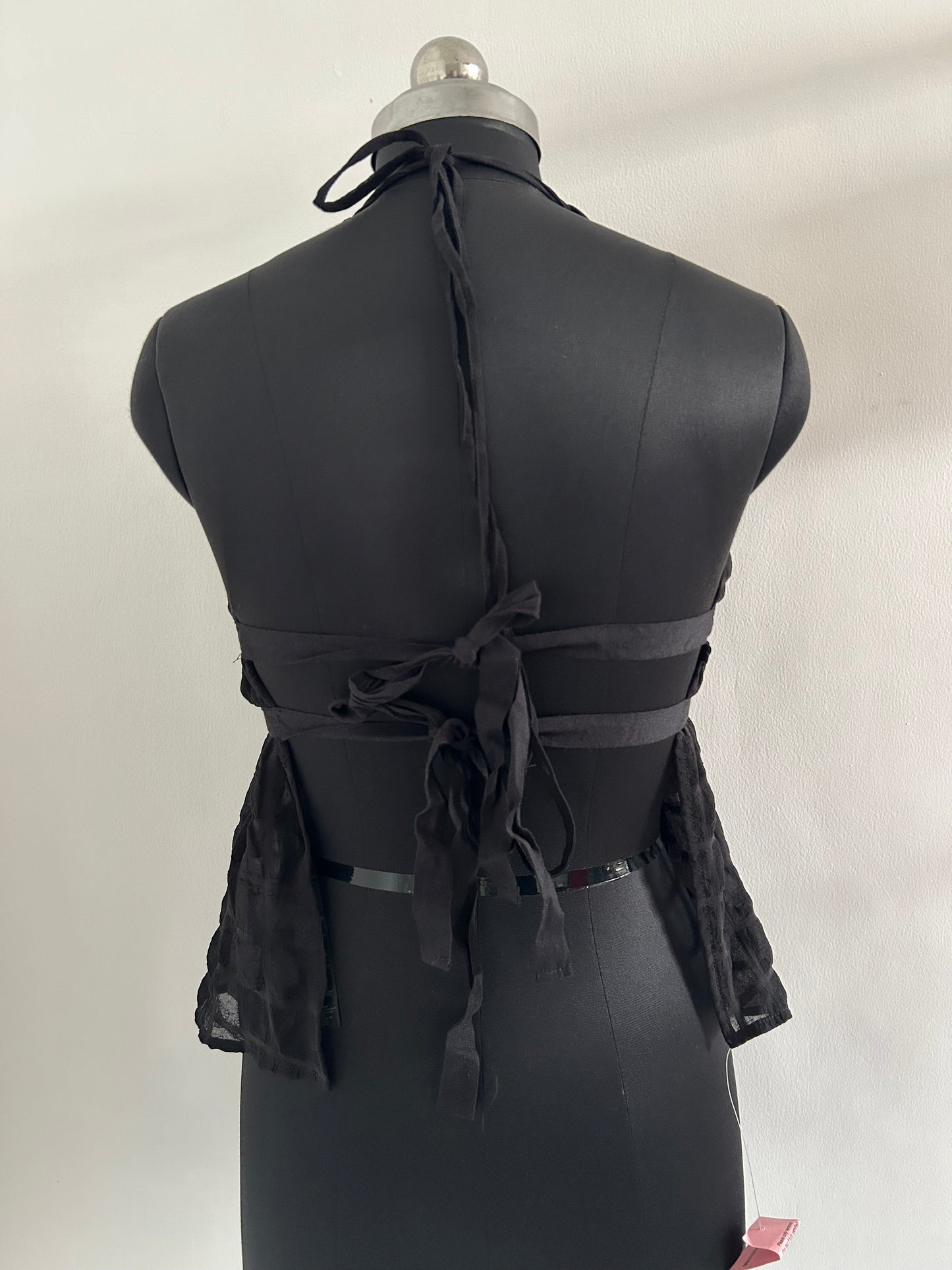 PRETTY LITTLE THING Popcorn Backless Top