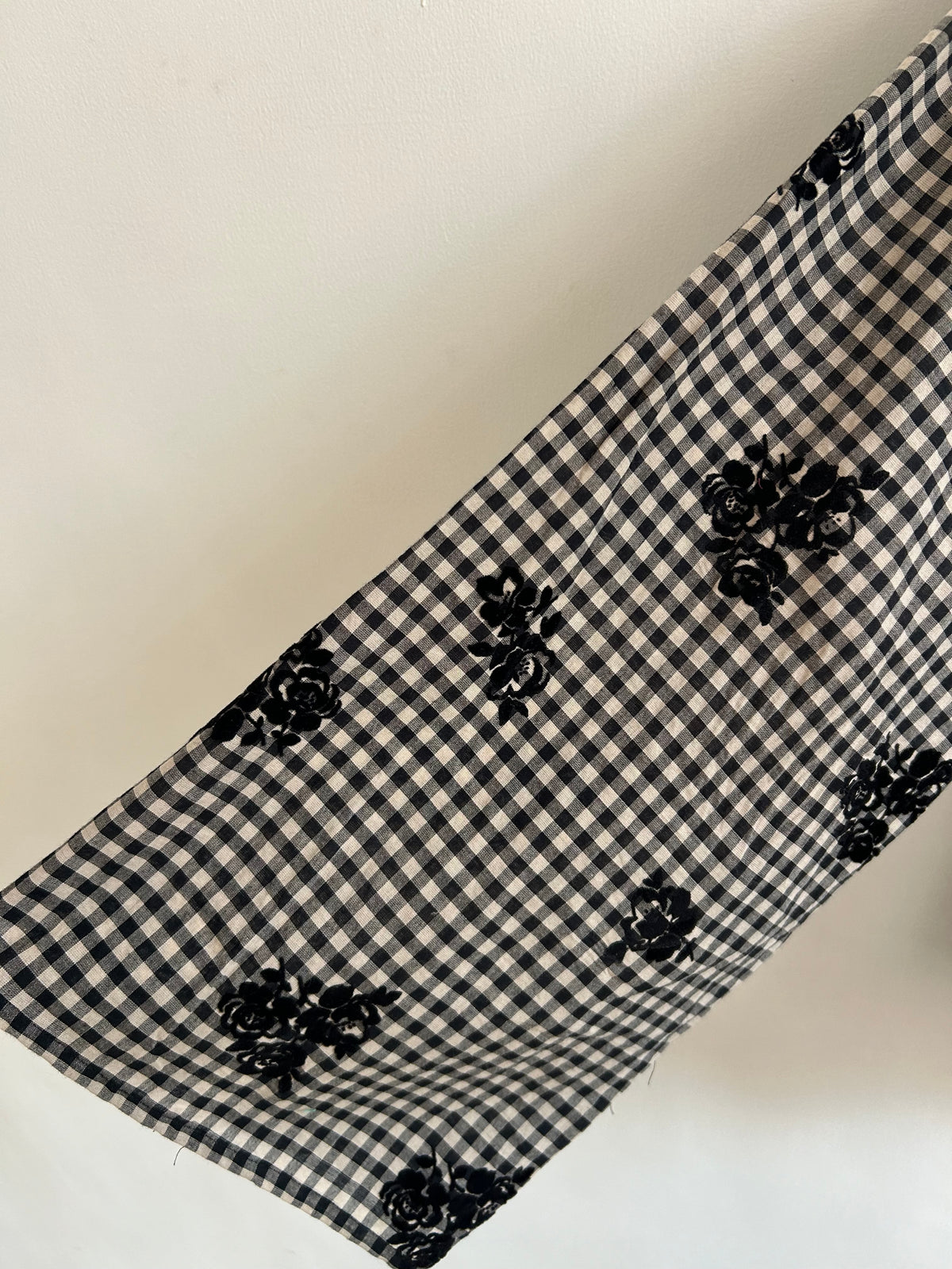 Grid B&W Top: 52”