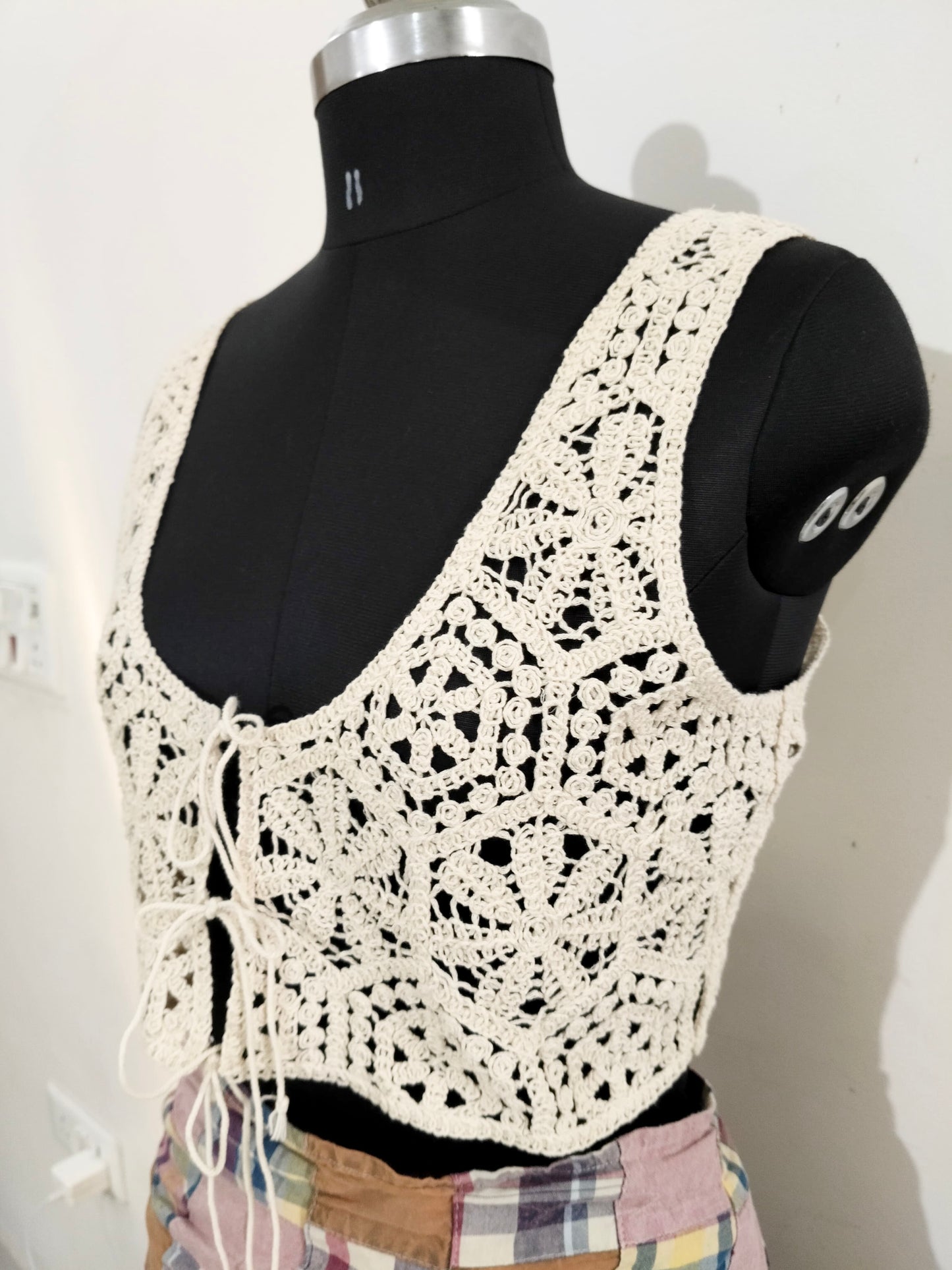 Crochet Knot Top: Bust- 40/42”